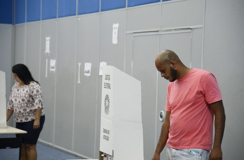 PL contesta modelos de urnas do 2o turno, mas TSE diz que os mesmos foram usados no 1o turno