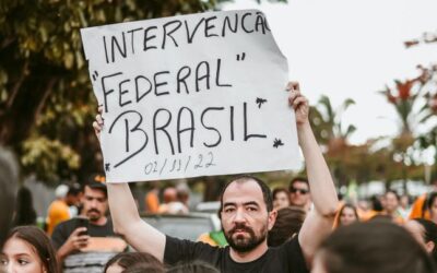 O que as plataformas estão fazendo para combater conteúdo antidemocrático?