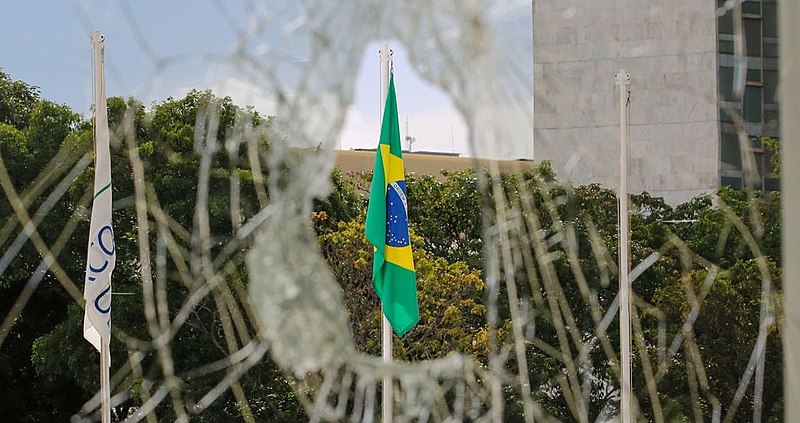 Um mês do 8 de janeiro: o que as redes fizeram para proteger a democracia brasileira?