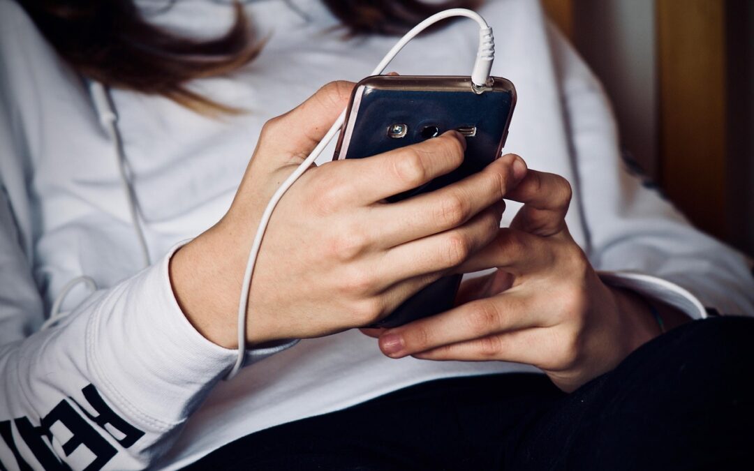 Conheça 3 propostas recentes para proteger crianças e adolescentes nas redes sociais