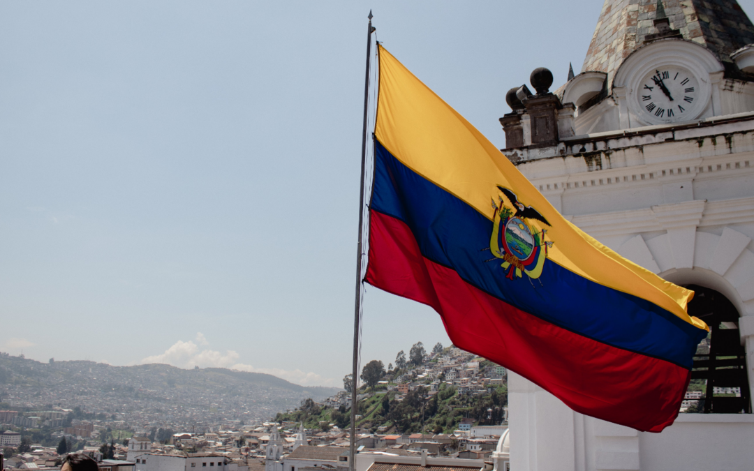 Desinformação e IA marcam eleições polarizadas no Equador
