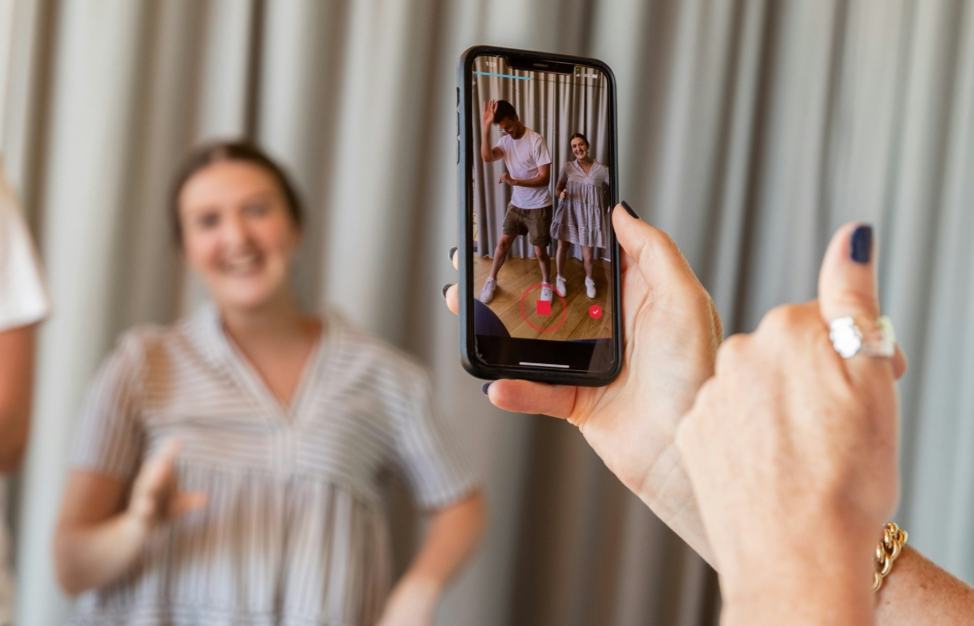 s-o-c-i-a-l-c-u-t-BUIqHYpMt_M-unsplash Influenciador