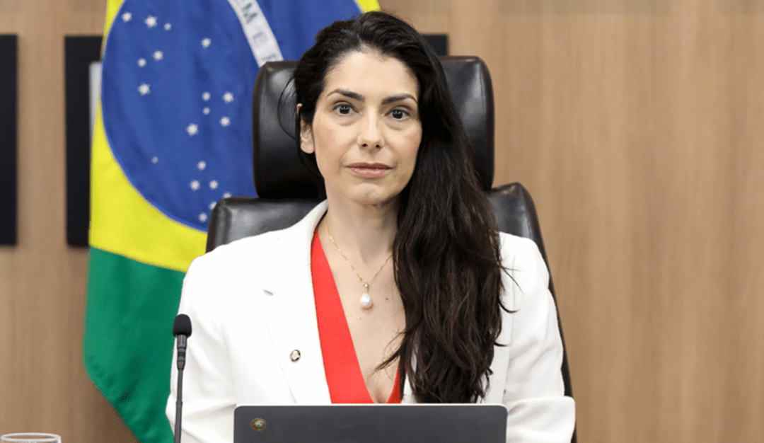 Ministra do TSE alerta para desafios da IA na fiscalização das eleições de 2026