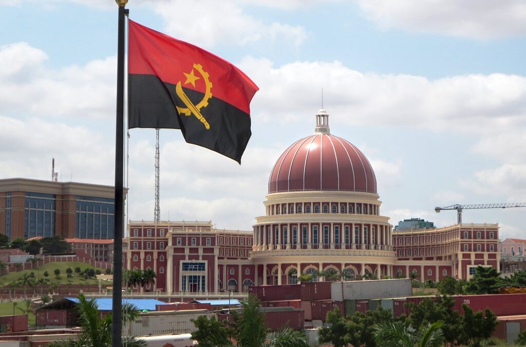 Angola aprova lei contra informações falsas