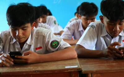 IA chega às escolas, mas 78% ainda não possuem guia de uso